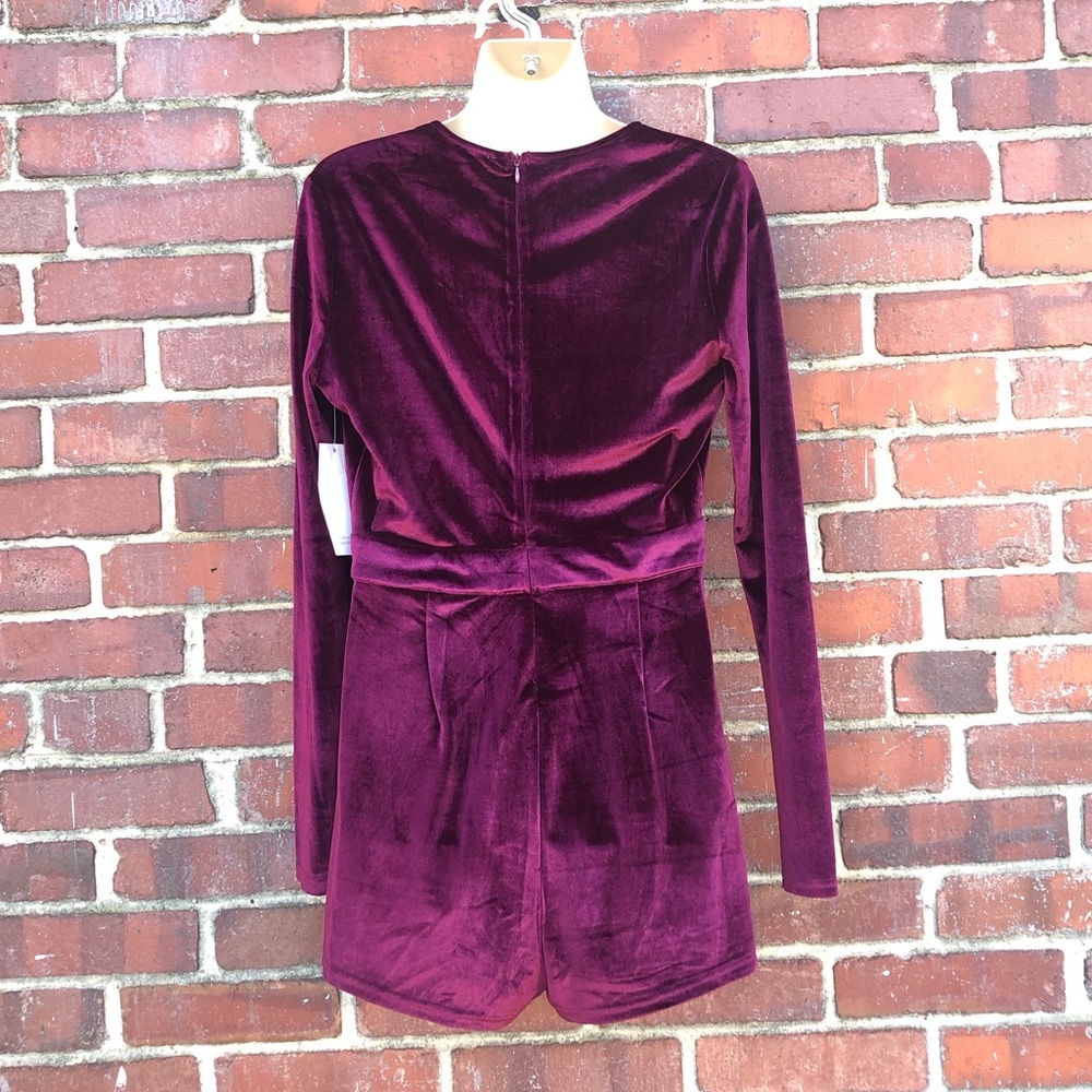 Tobi burgundy plunge long sleeve velvet romper M - Picture 5 of 8